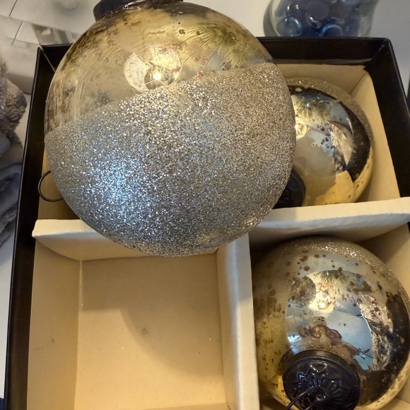 Rachel Zoe Luxe Gold Holiday Ornaments 2 box See Video - Picture 4 of 6